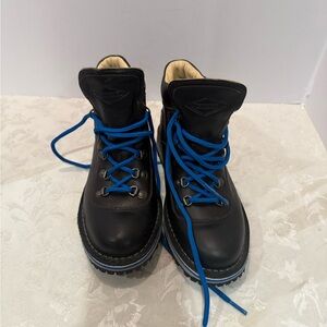 Merrell Boots Leather Waterproof Black woman size 6 1/2